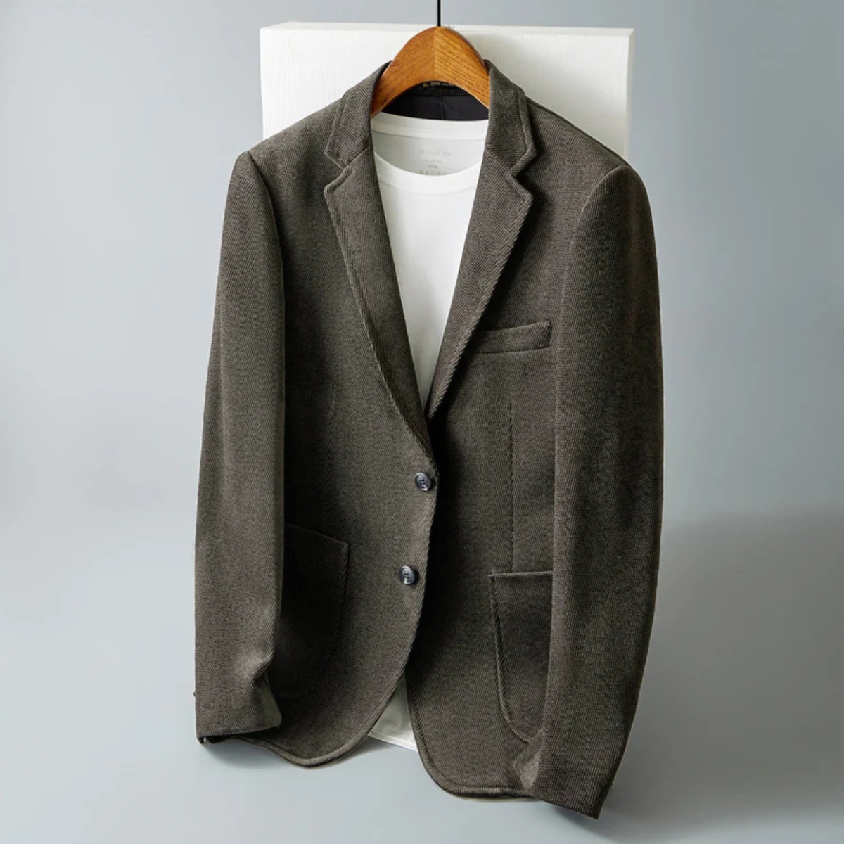 The Anzio Men’s Classic Single Breasted Wool Blend Tweed Blazer