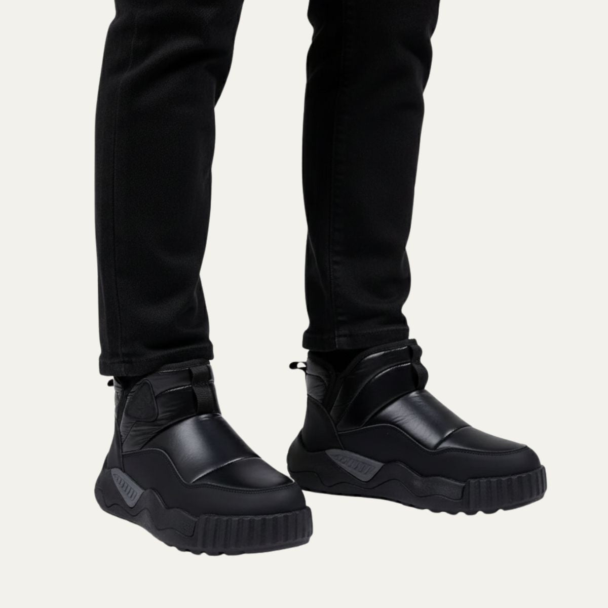 The Ironwood Hill Men’s Insulated Anti Slip Snow Boots