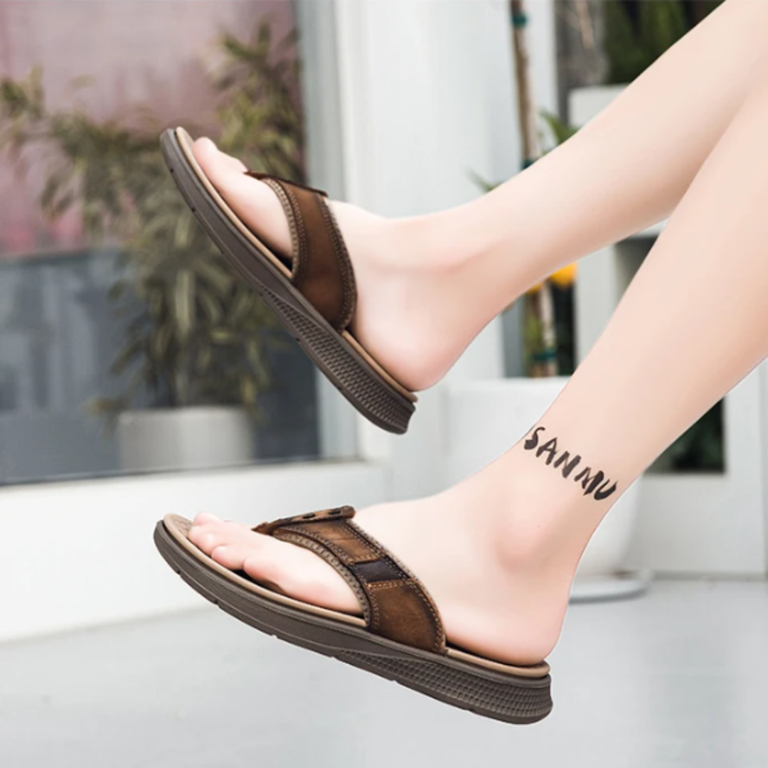 The Georgetown Men’s Arch Support Leather Flip Flops