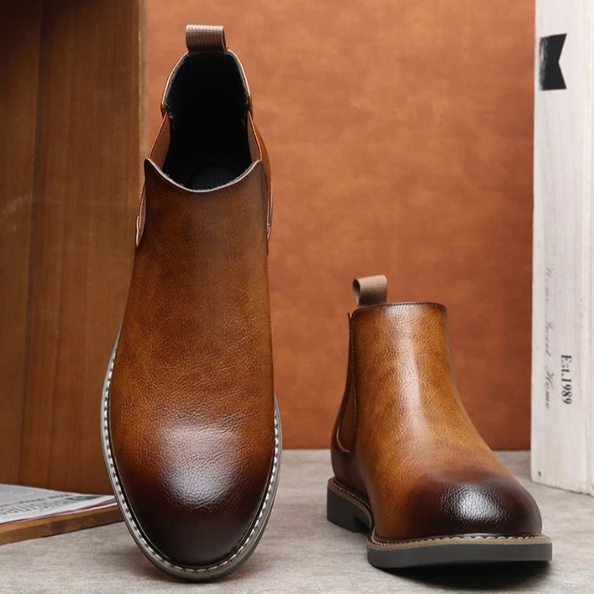 The Vernaccia Men’s Retro Style Pointed Toe Ankle Leather Shoes