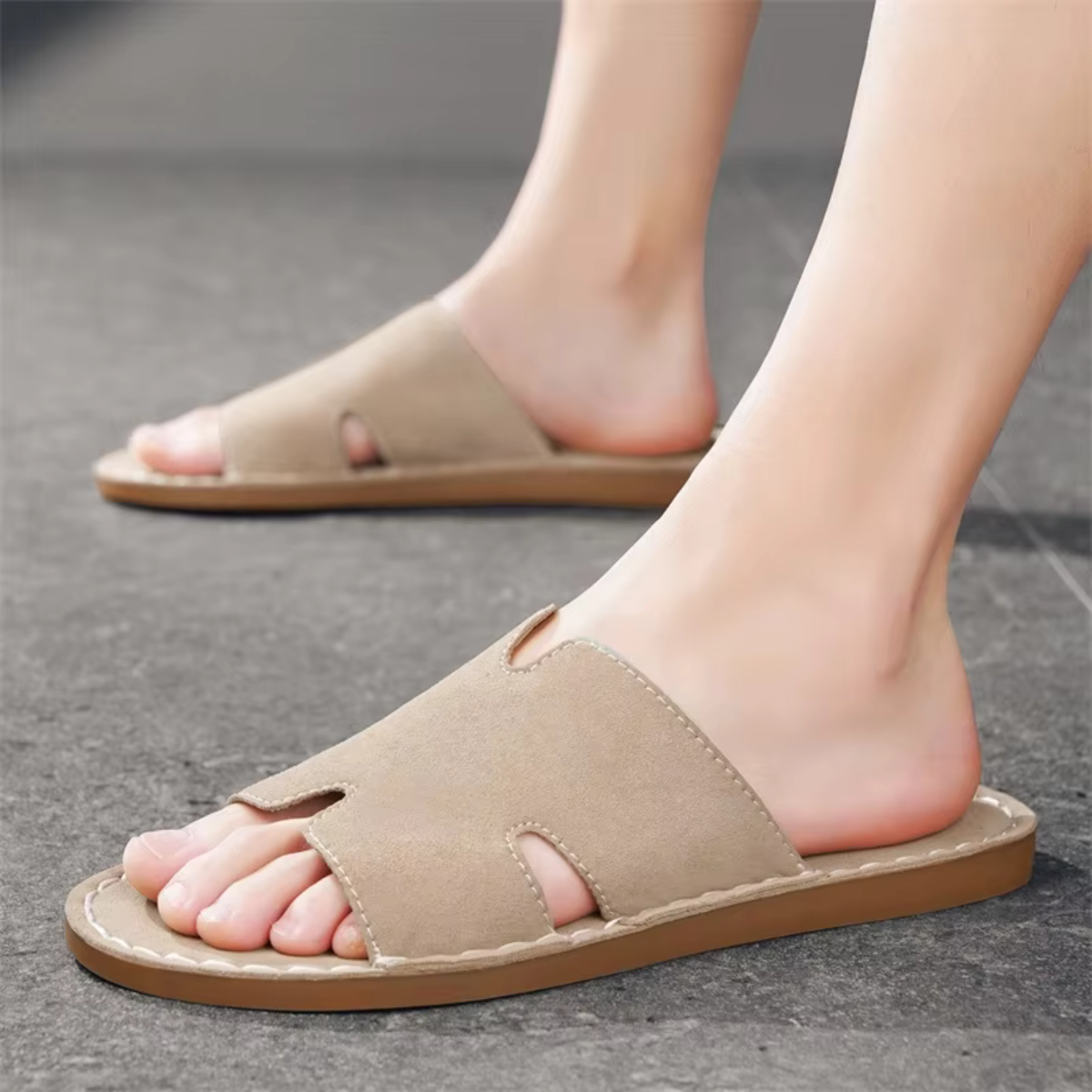 The Brentwood Men’s Lightweight Summer Slide Sandals