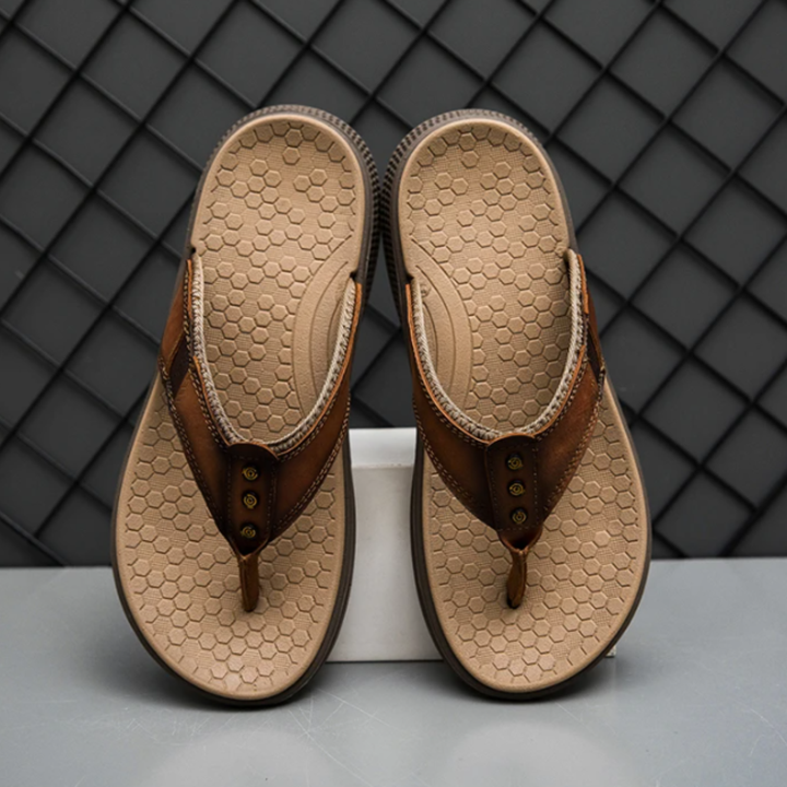 The Georgetown Men’s Arch Support Leather Flip Flops
