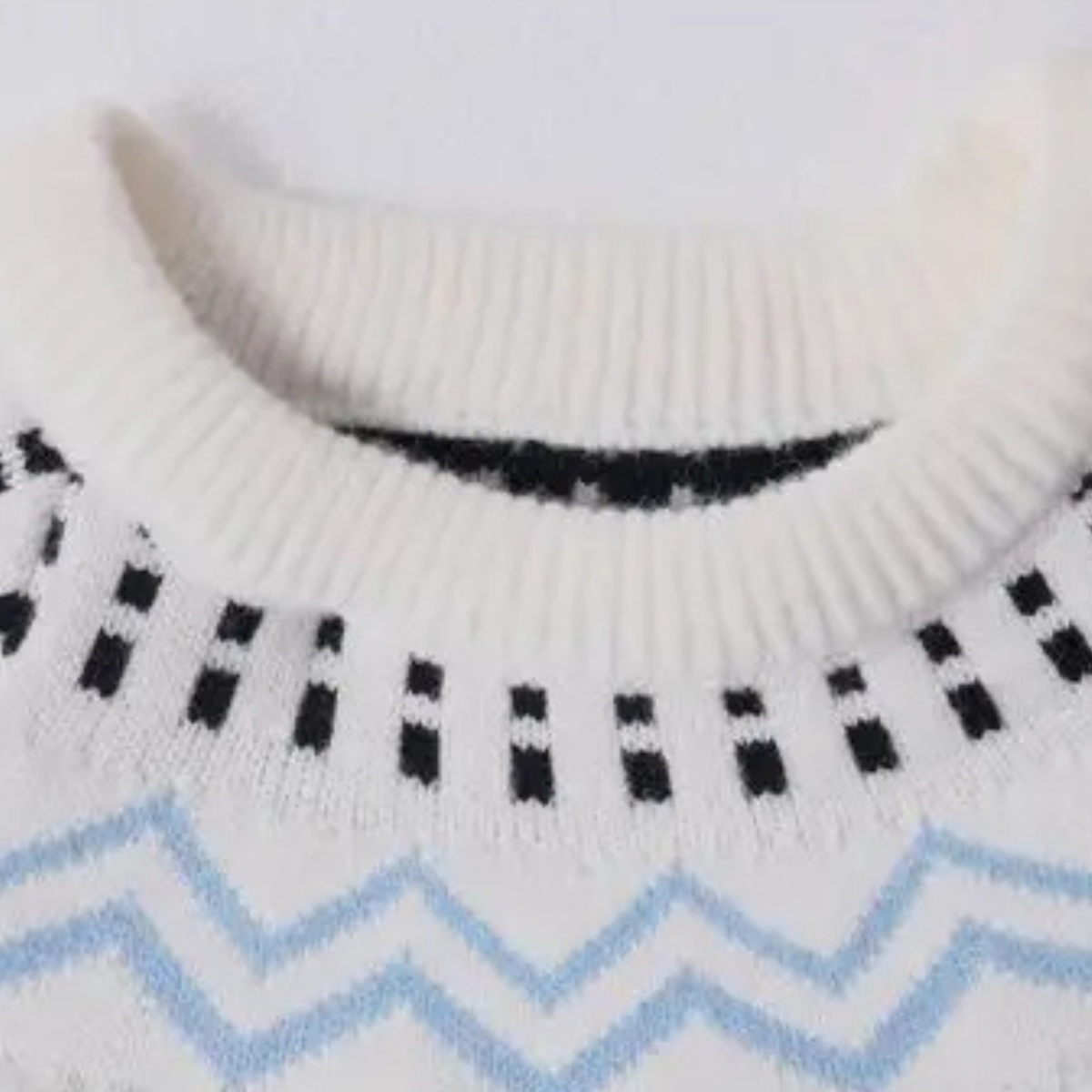 The Westfield Men’s Round Neck Warm Snowflake Knit Christmas Sweater